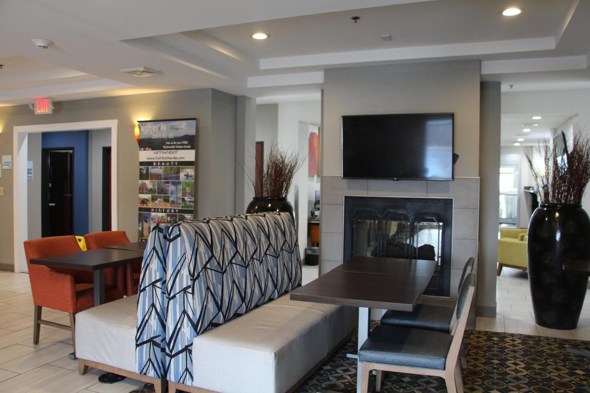 Holiday Inn Express & Suites Wytheville By Ihg Extérieur photo