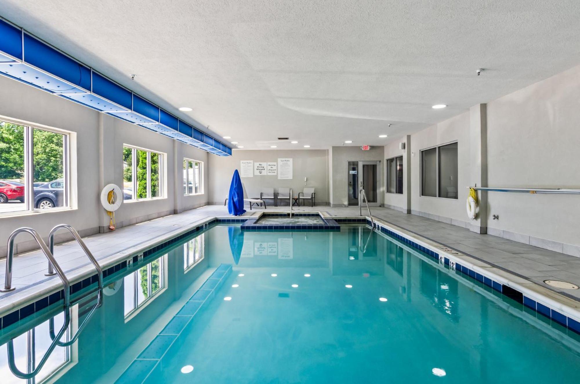Holiday Inn Express & Suites Wytheville By Ihg Extérieur photo